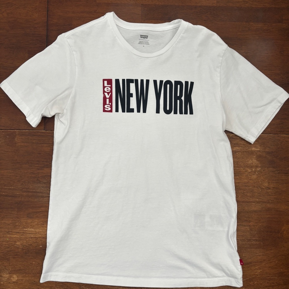 Levi’s New York Graphic Tee